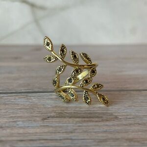 Elegant Gold Leaf Ring